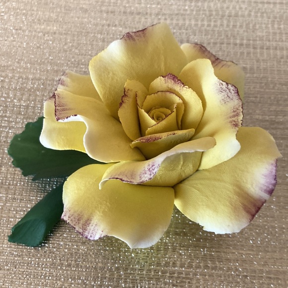 Vintage DEA Capodimonte Yellow Rose Hand Made in Italy - Picture 4 of 8
